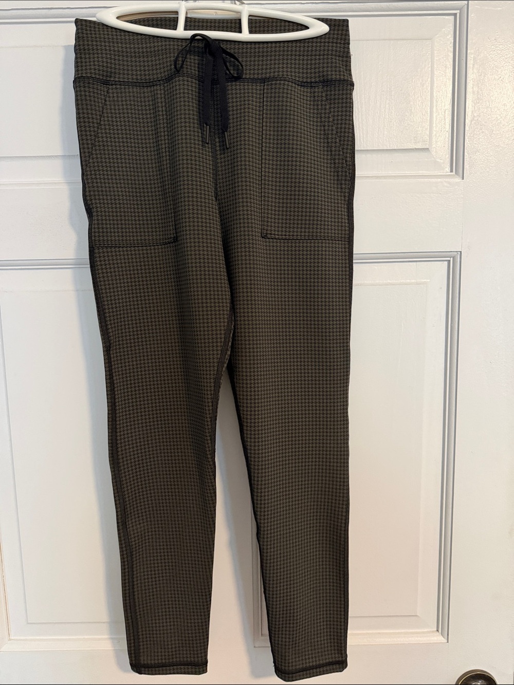 Offline by Aerie Women’s Legging Jogger Pants - Olive Green/Black Houndstooth